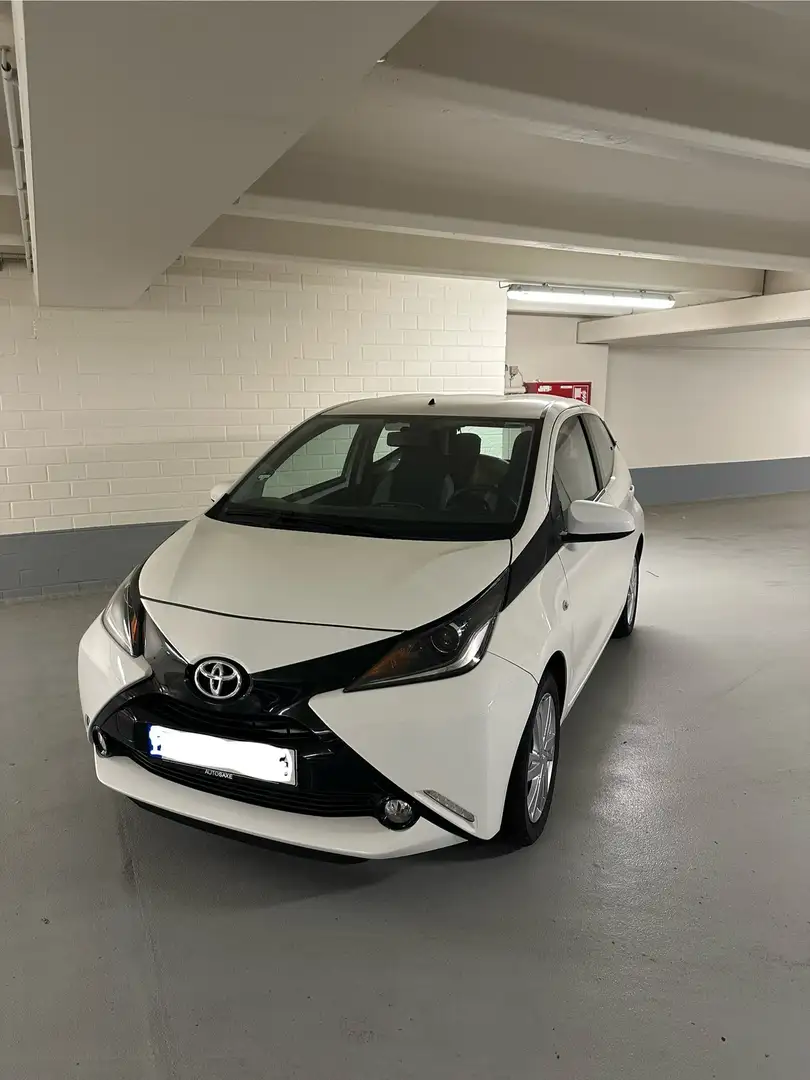 Toyota Aygo x-play touch - 1