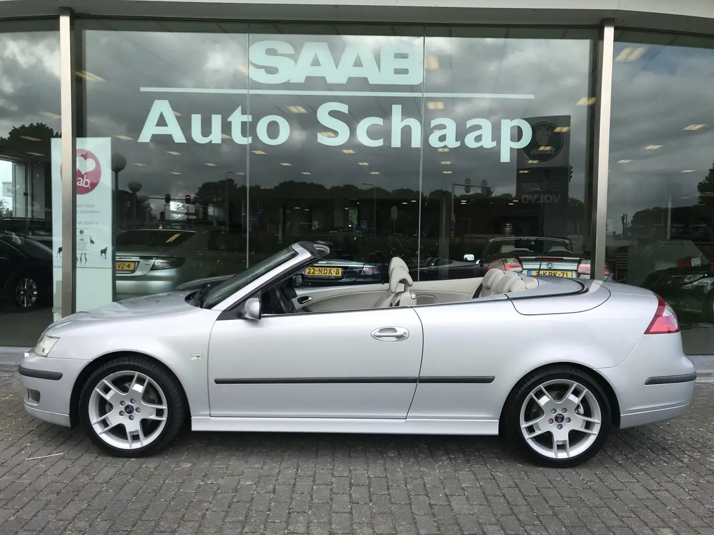 Saab 9-3 Cabrio 2.0T Vector Automaat | Rijklaar incl garant Grijs - 2