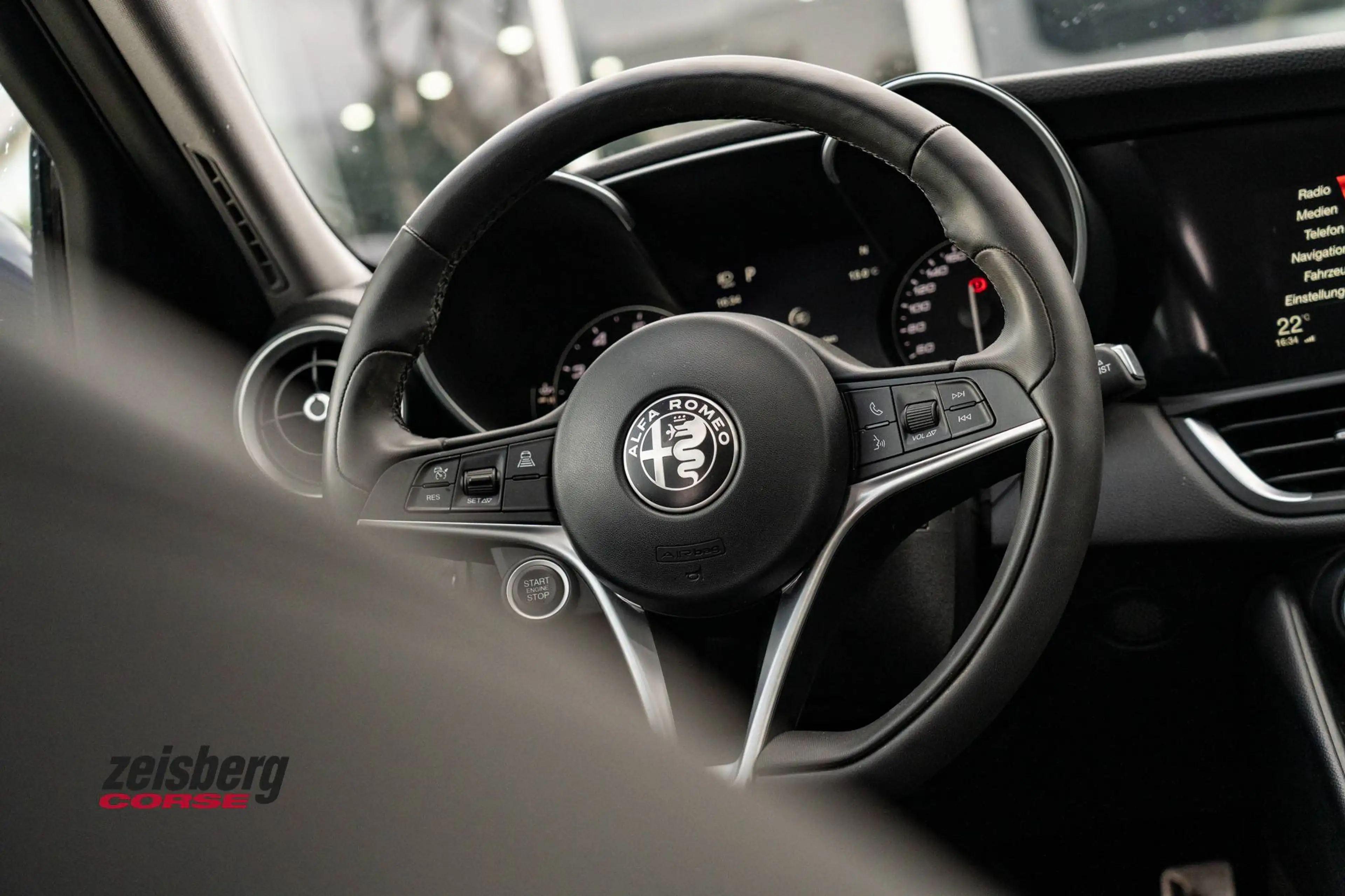 Alfa Romeo Giulia 2.0 Super AT-8 200PS — photo 14