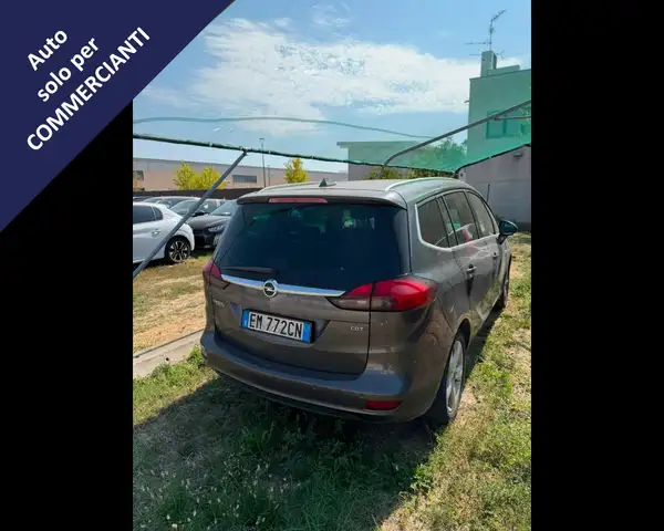 Opel Zafira Tourer view 5