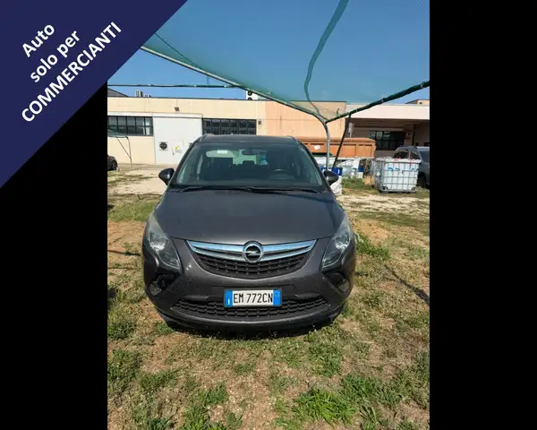 Opel Zafira Tourer view 6
