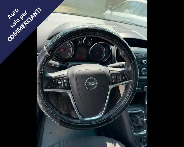 Opel Zafira Tourer view 10