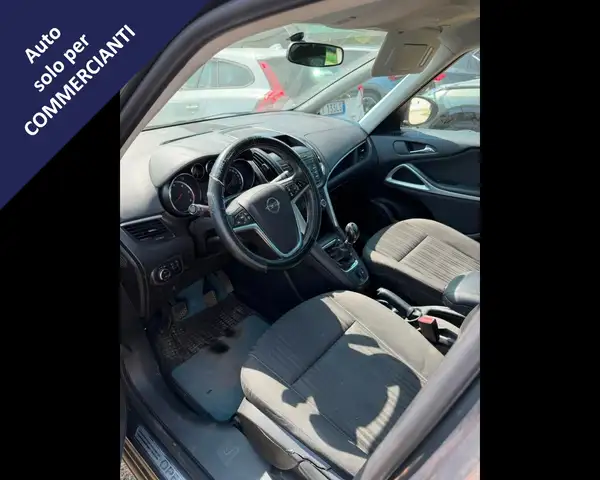 Opel Zafira Tourer view 11
