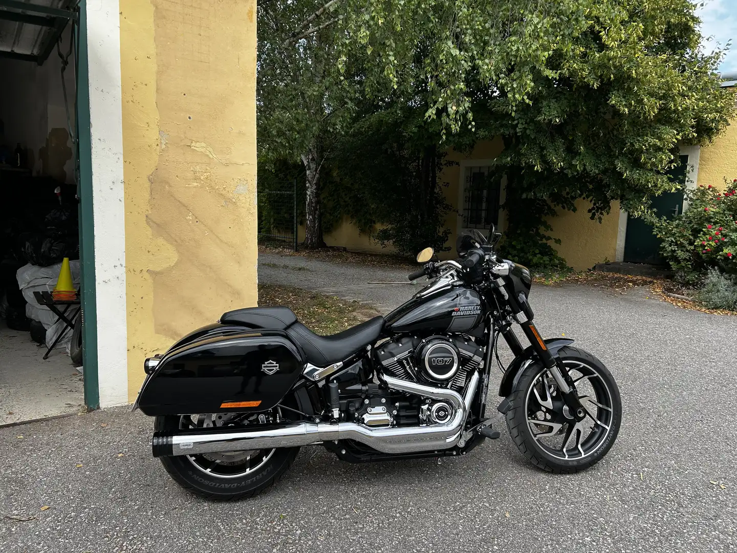 Harley-Davidson Sport Glide Schwarz - 1