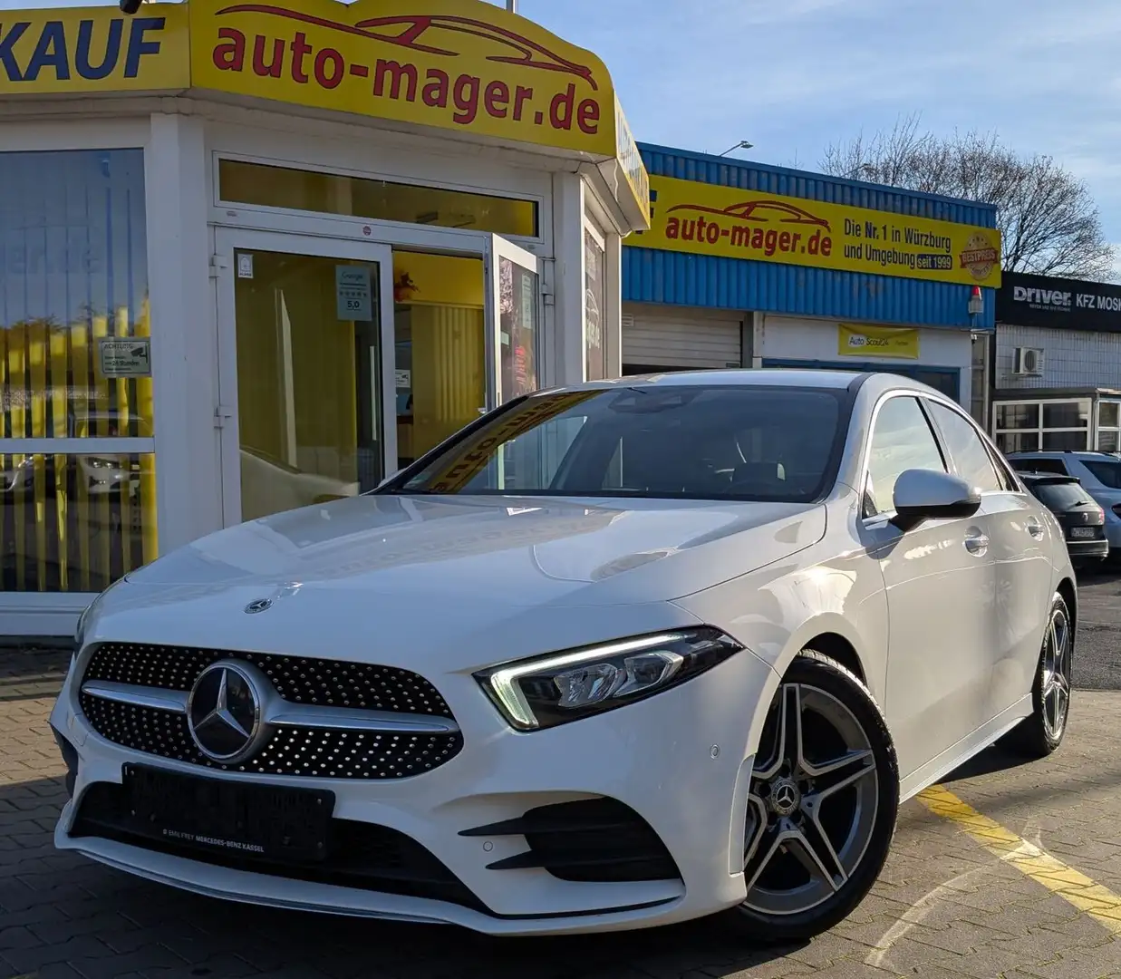 Mercedes-Benz A 180 A180 Limousine AMG-Line*LED*RKam*CarPlay*Garanti Weiß - 1