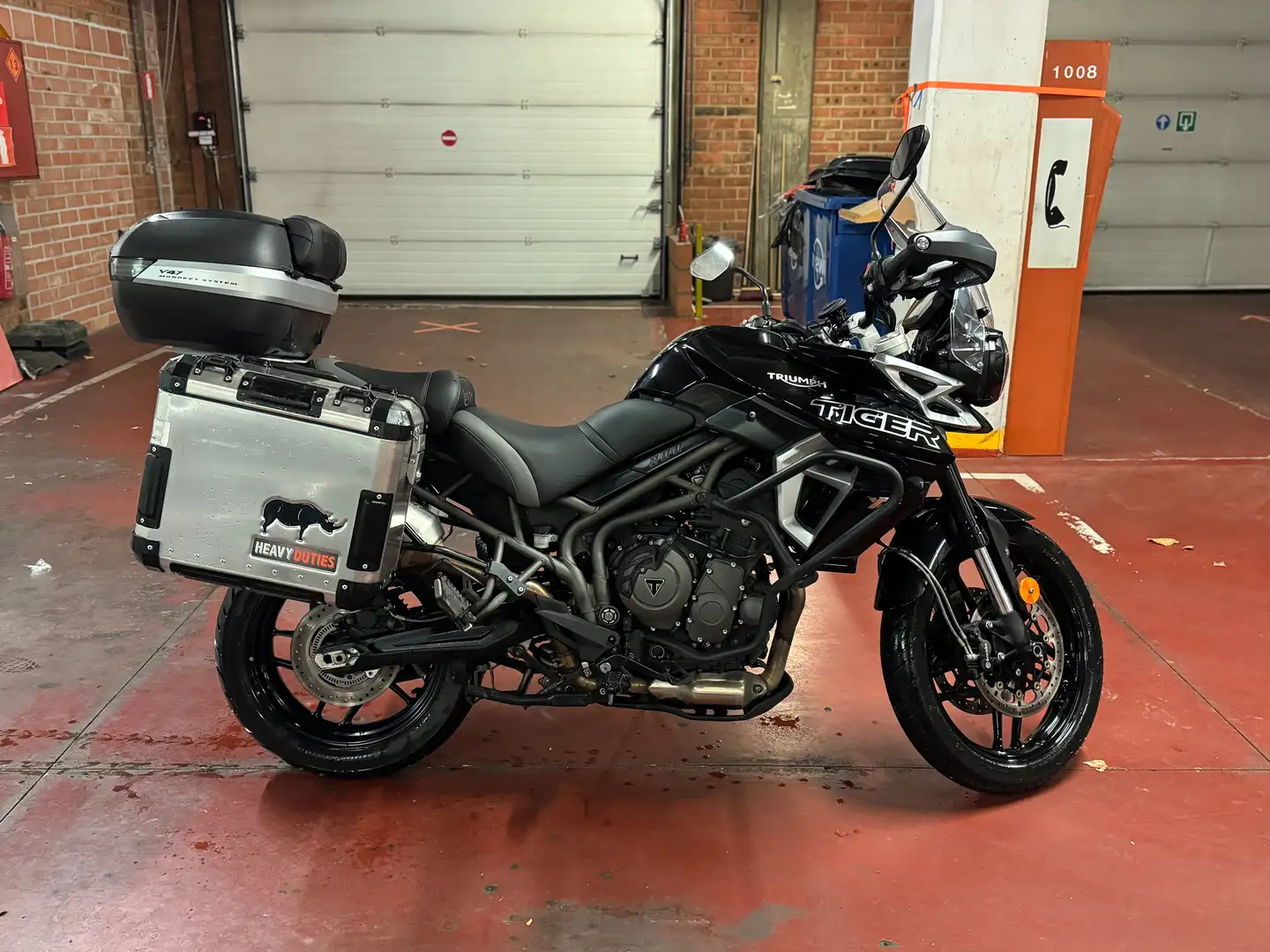 Triumph Tiger 800 XRX Чорний - 2