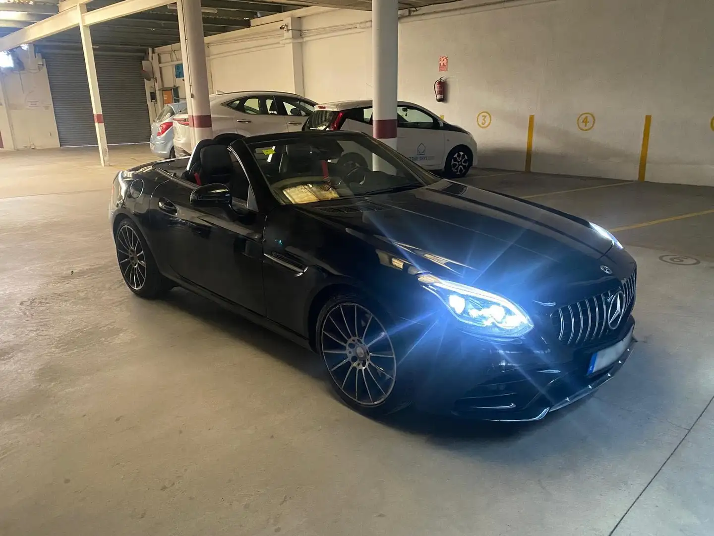 Mercedes-Benz SLC 300 2.0 SLC 300 AMG Line Night Pack Zwart - 1