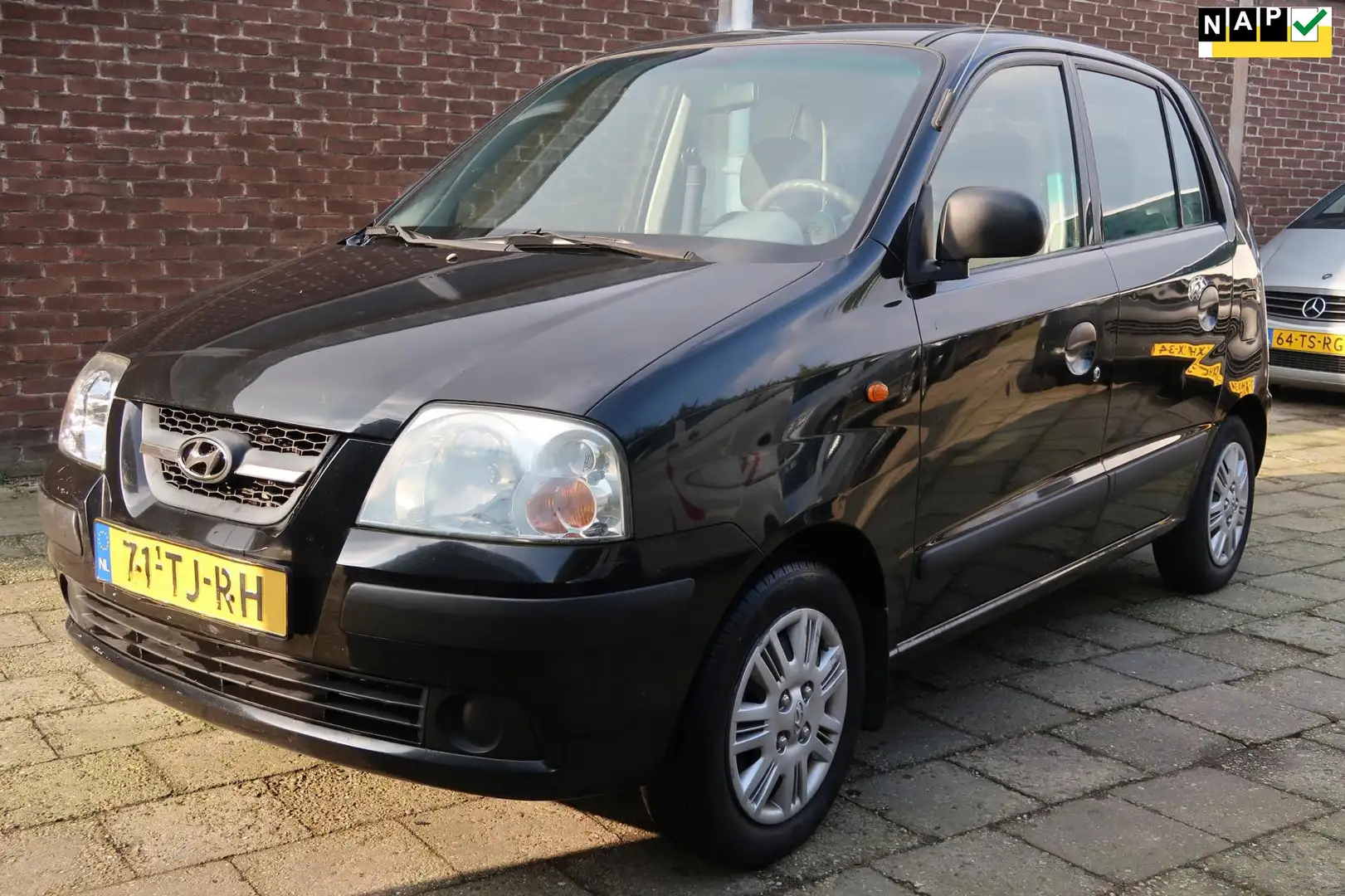 Hyundai Atos 1.1i Active Cool, Airco, 2 elektrische ramen, Zwar Negro - 1