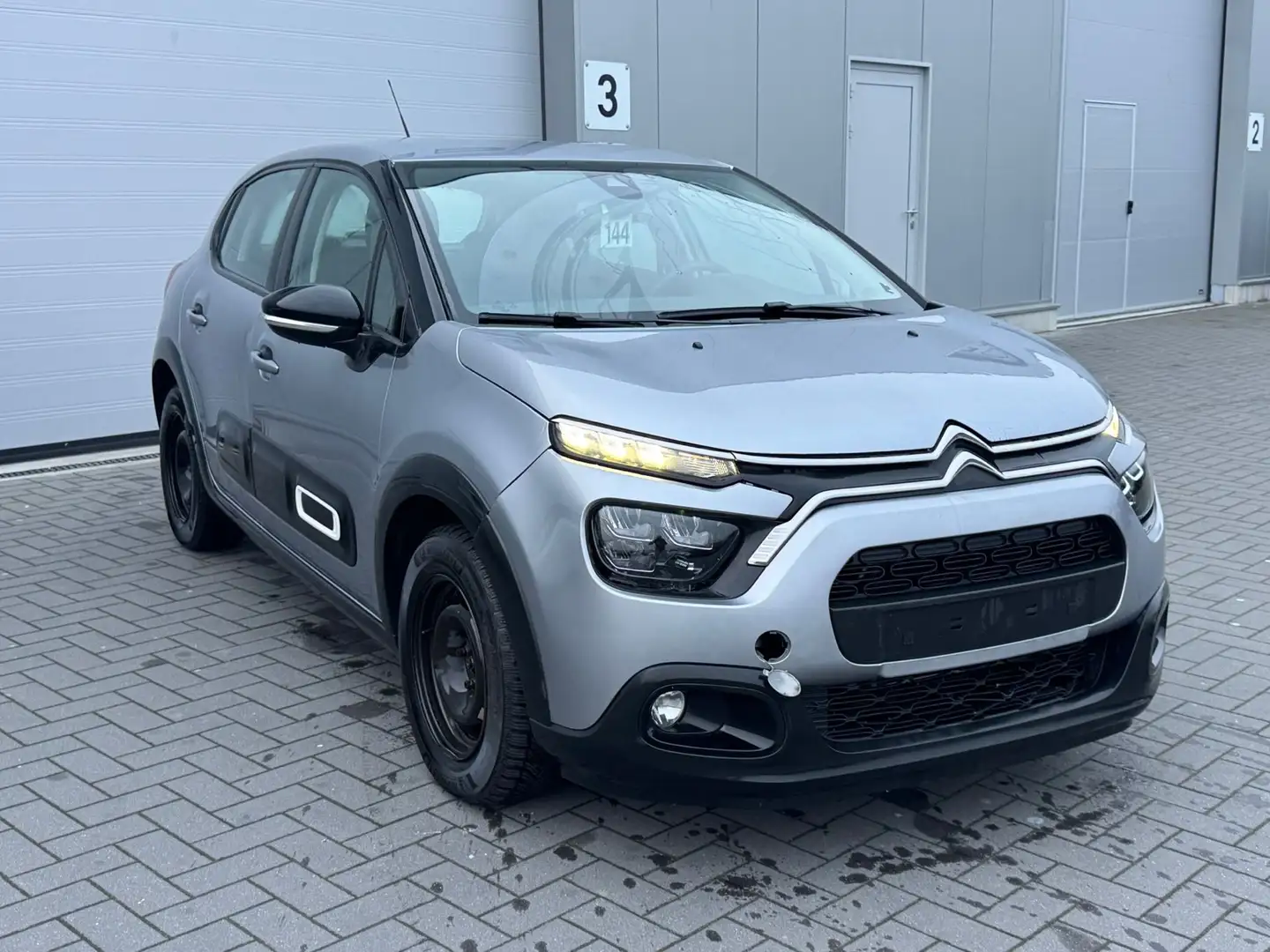 Citroen C3 1.2i // MARCHAND OU EXPORT // VEHICULE ACCIDENTEE Gris - 1