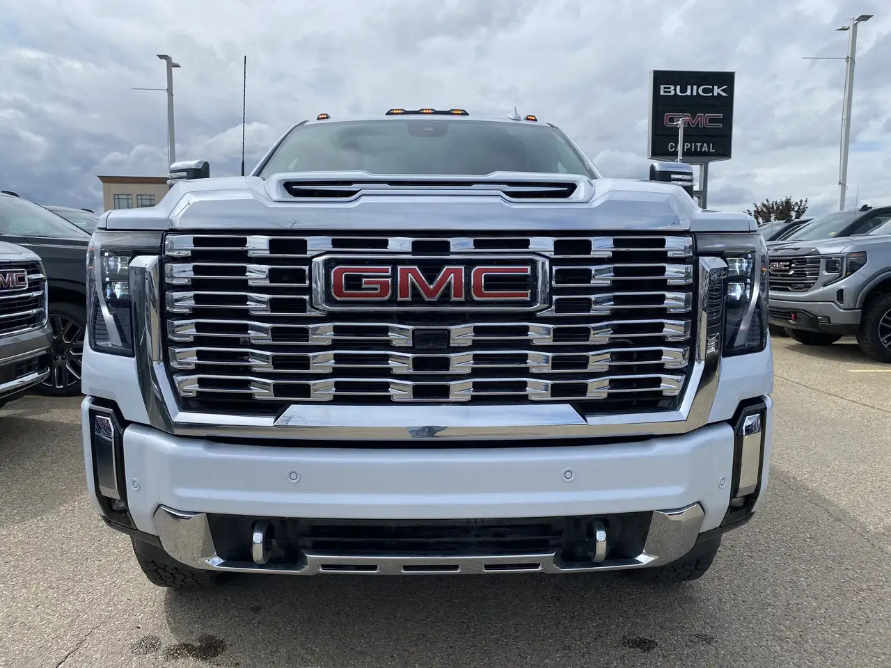 GMC Sierra 3500HD снимка GMC Sierra 3500HD