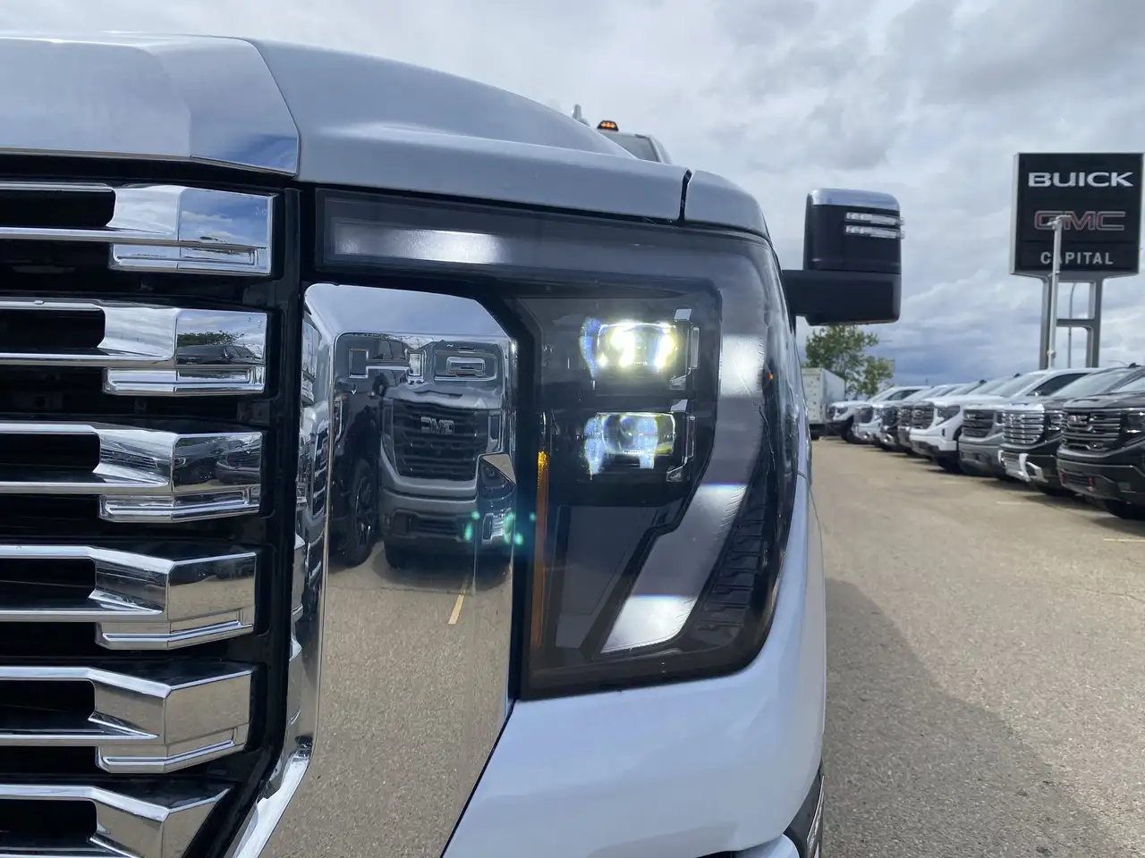 GMC Sierra 3500HD снимка GMC Sierra 3500HD