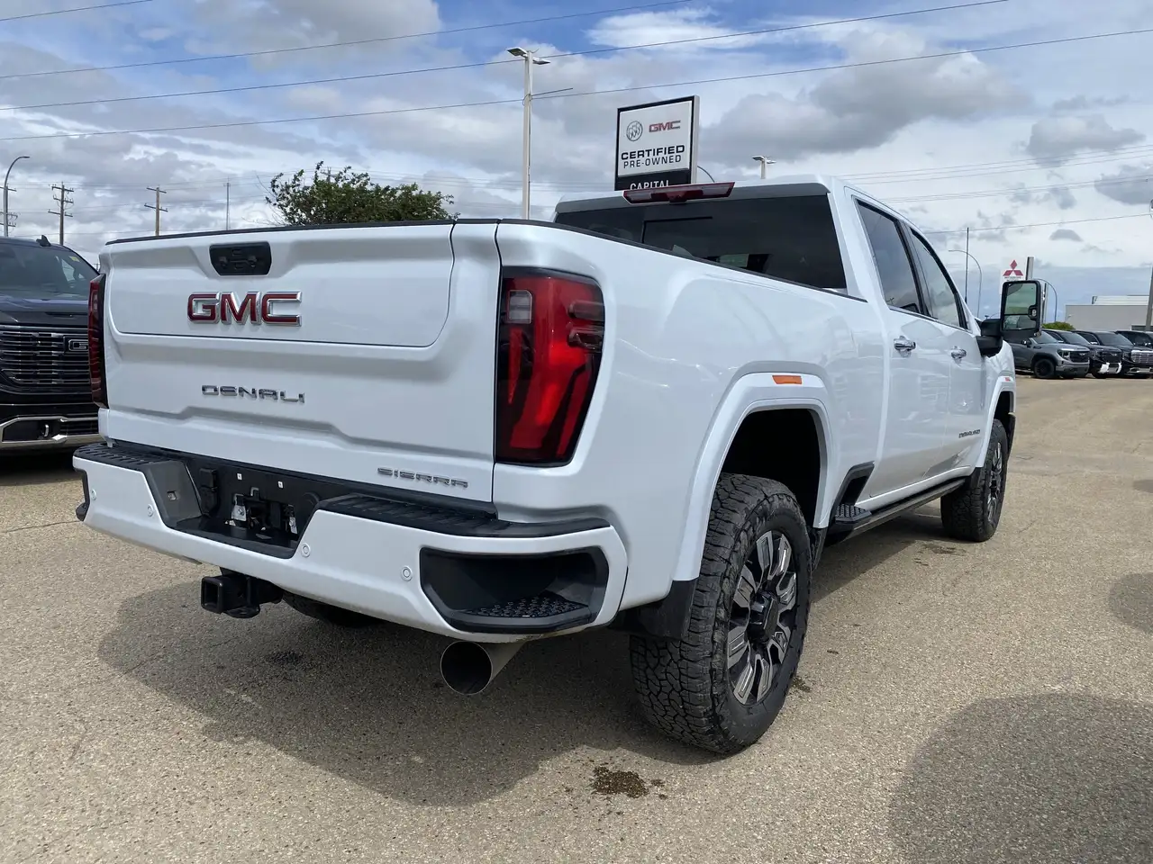 GMC Sierra 3500HD снимка GMC Sierra 3500HD