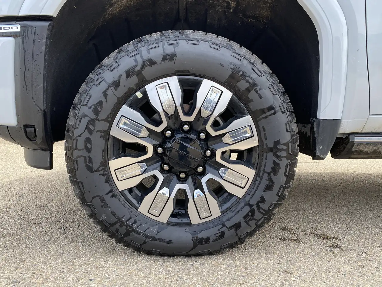 GMC Sierra 3500HD снимка GMC Sierra 3500HD
