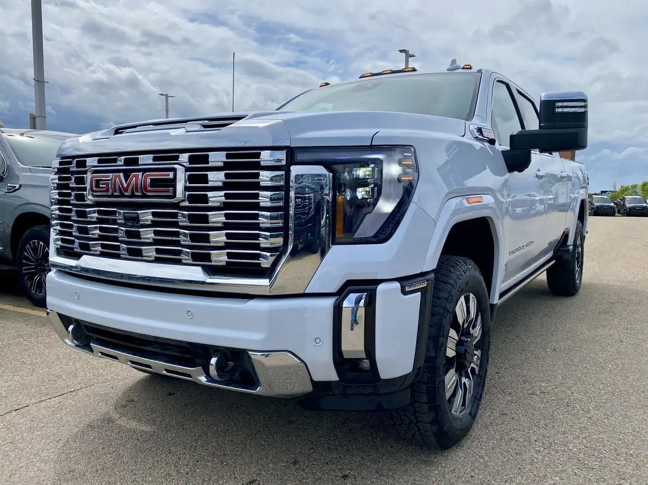 GMC Sierra 3500HD снимка GMC Sierra 3500HD