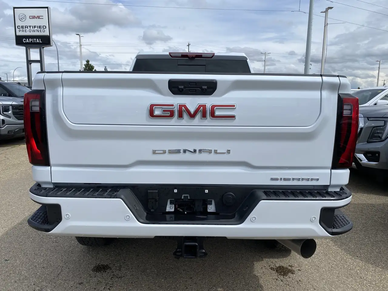GMC Sierra 3500HD снимка GMC Sierra 3500HD