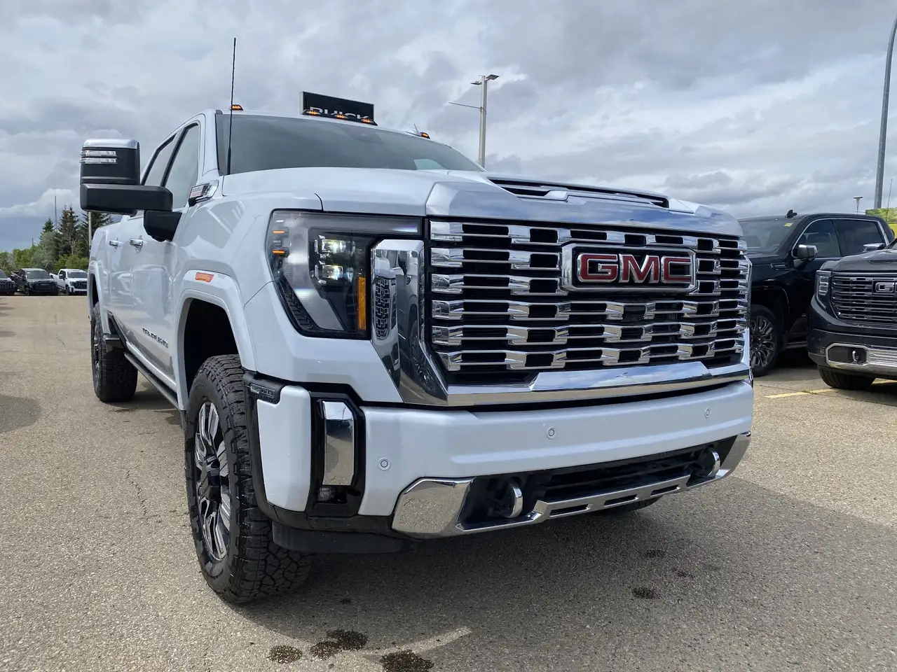GMC Sierra 3500HD снимка GMC Sierra 3500HD