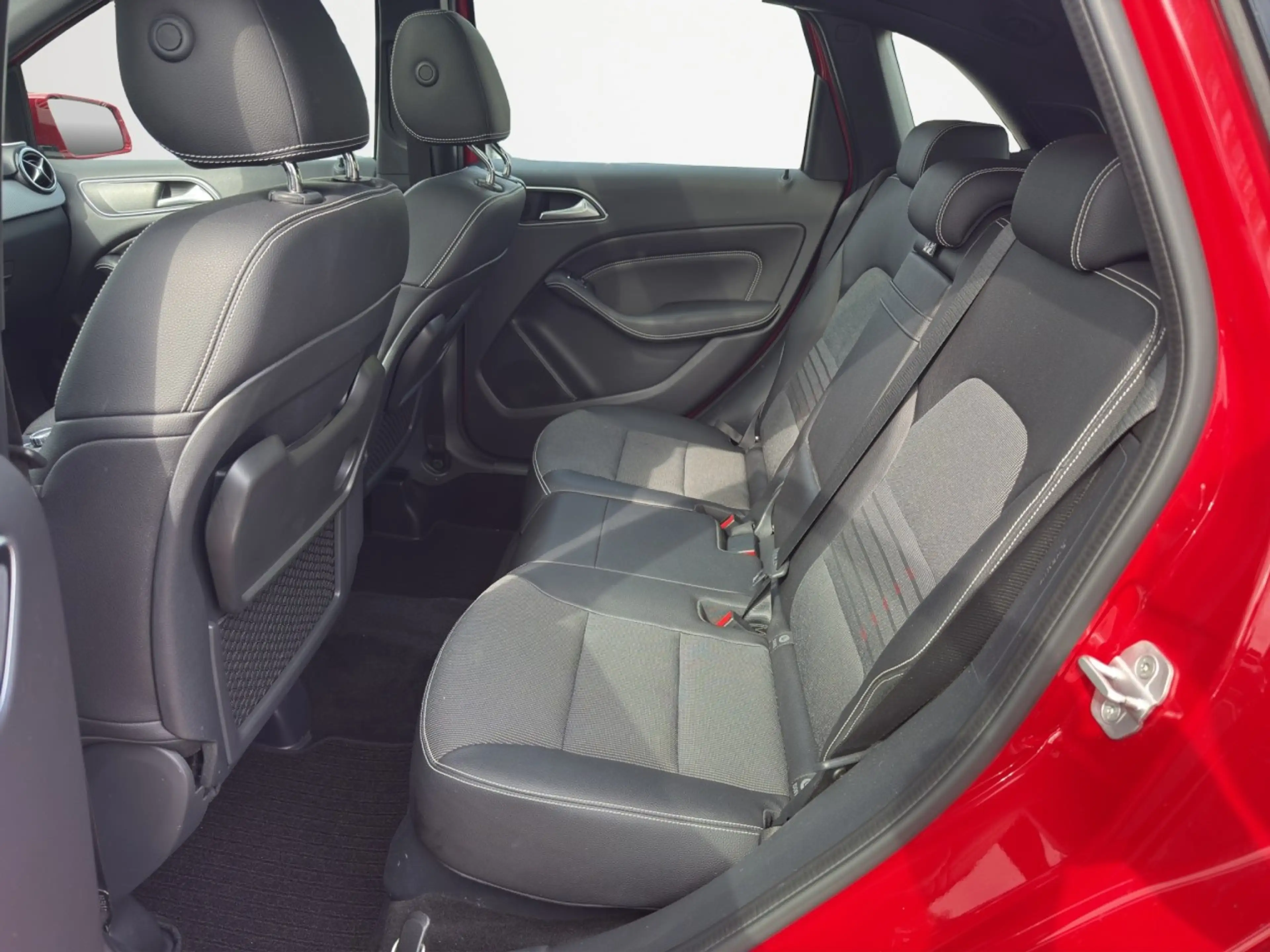 Mercedes-Benz B 220 d 4Matic DCT Urban Klima Navi Rückfahrkamera — photo 12