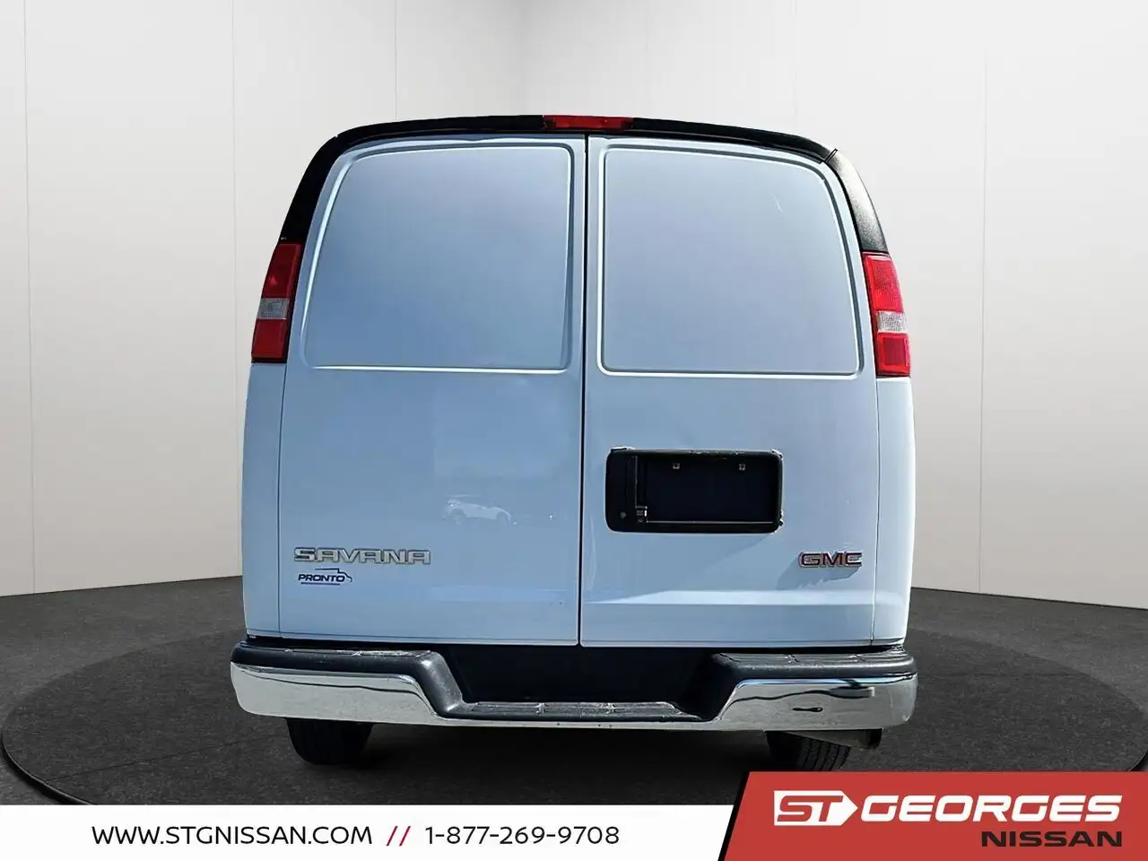GMC Savana снимка GMC Savana