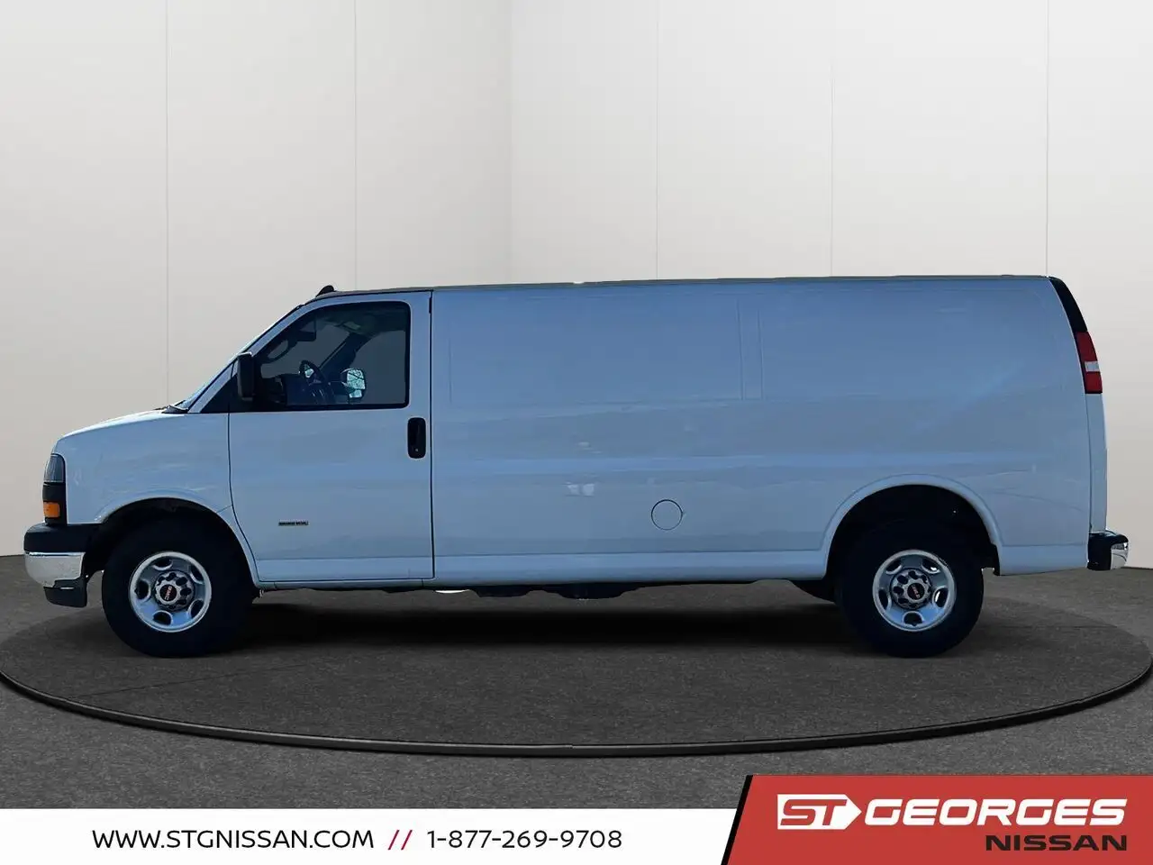 GMC Savana снимка GMC Savana