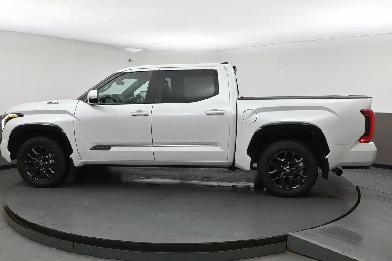 Toyota Tundra снимка Toyota Tundra