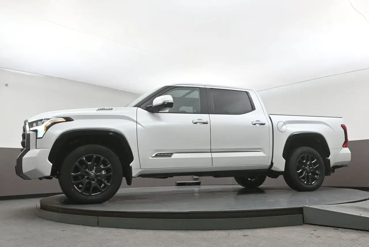 Toyota Tundra снимка Toyota Tundra