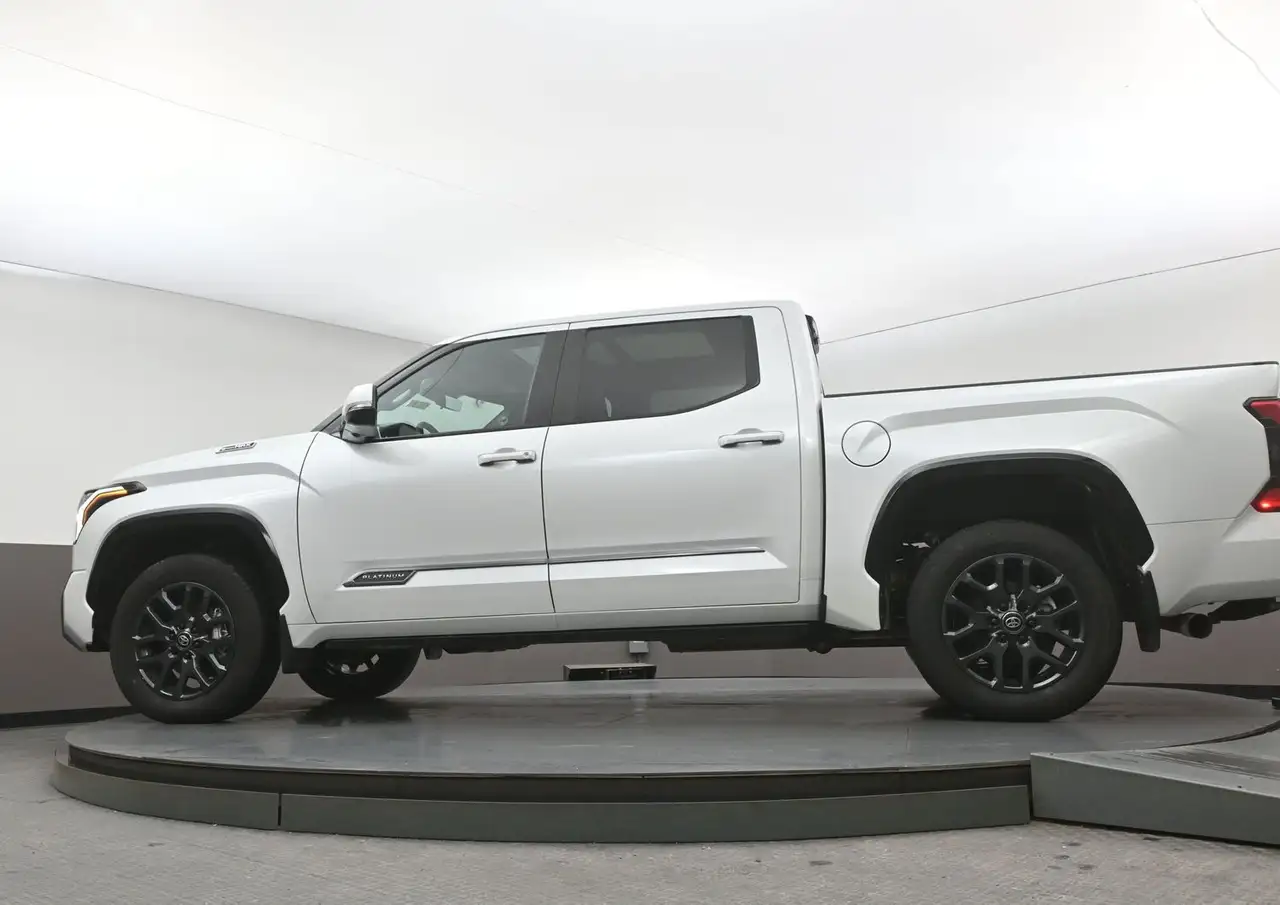 Toyota Tundra снимка Toyota Tundra