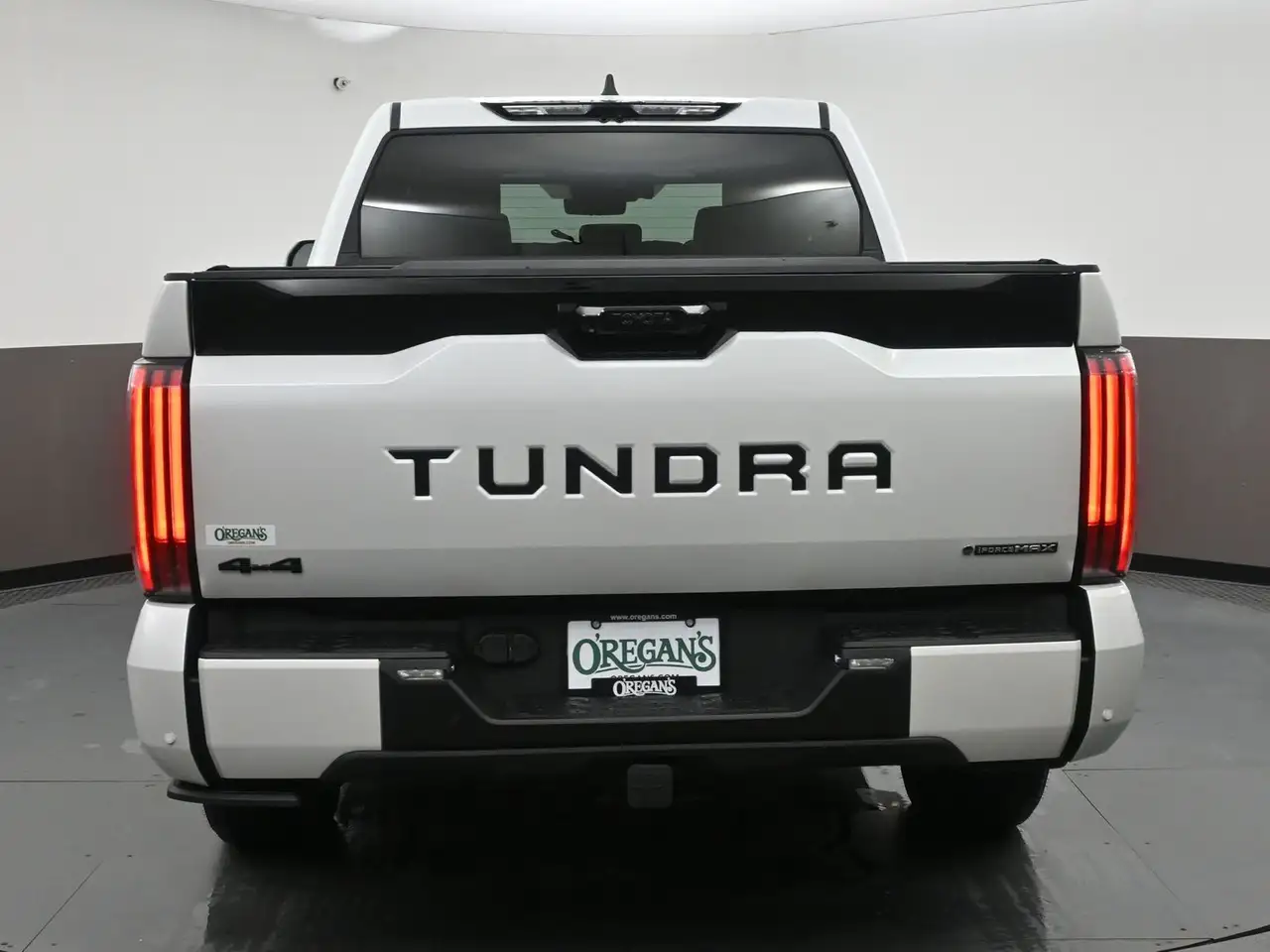 Toyota Tundra снимка Toyota Tundra