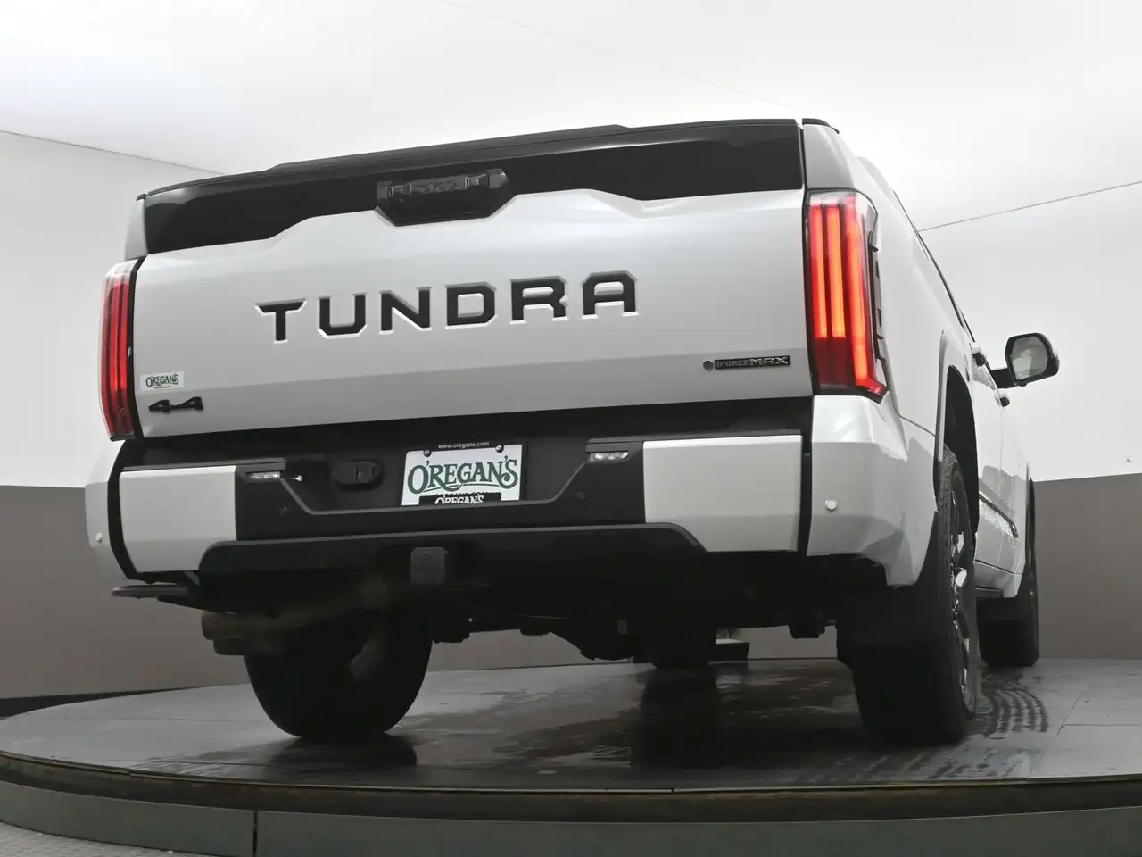 Toyota Tundra снимка Toyota Tundra