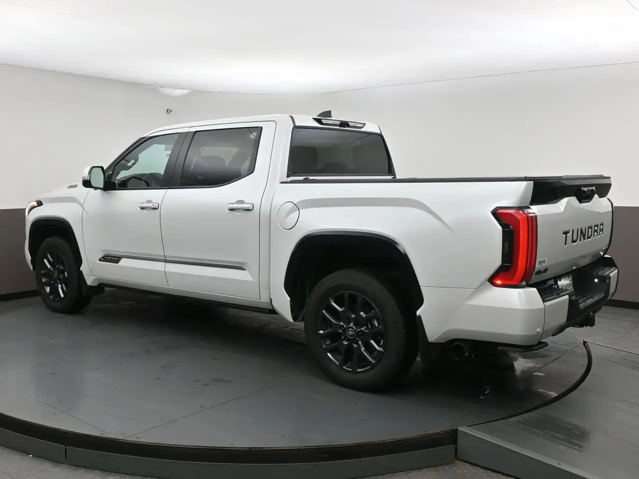 Toyota Tundra снимка Toyota Tundra