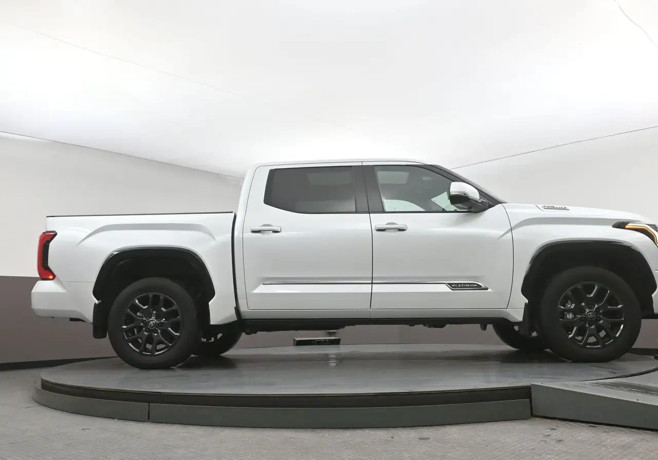 Toyota Tundra снимка Toyota Tundra