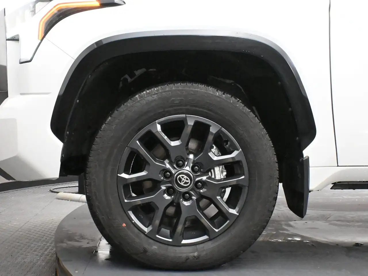 Toyota Tundra снимка Toyota Tundra