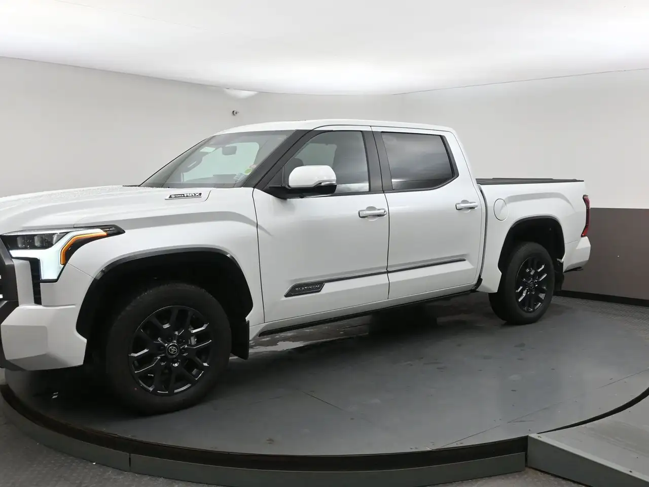 Toyota Tundra снимка Toyota Tundra