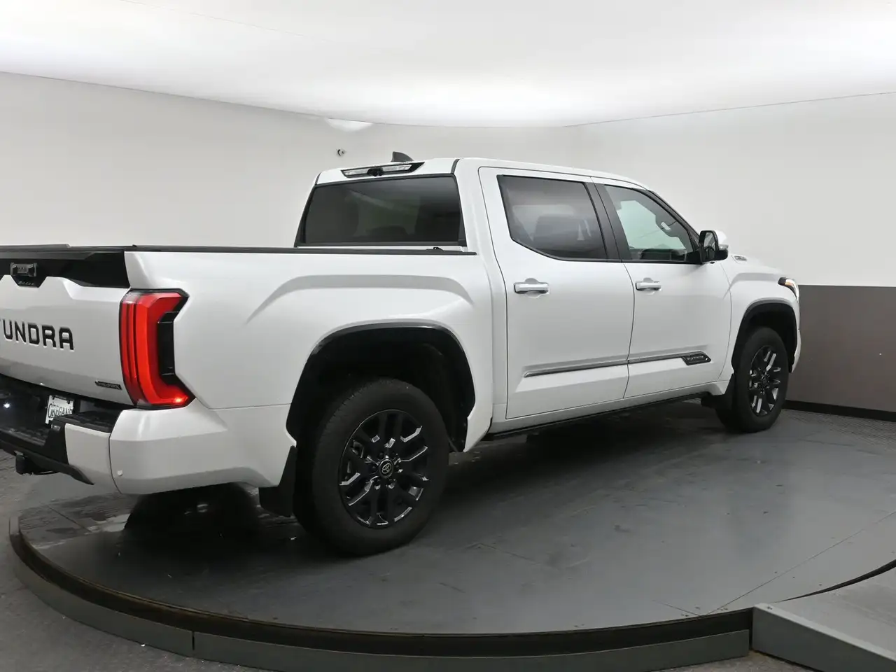 Toyota Tundra снимка Toyota Tundra