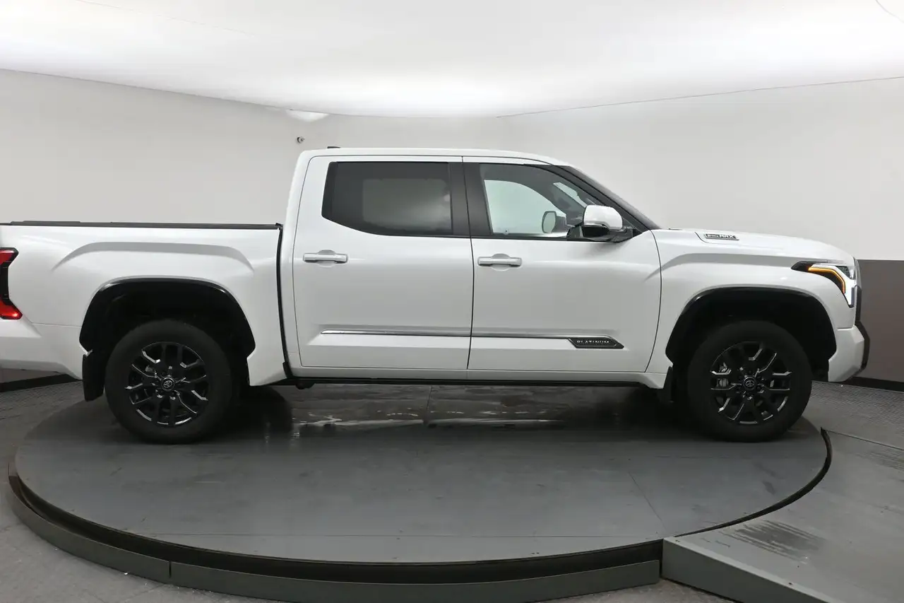 Toyota Tundra снимка Toyota Tundra