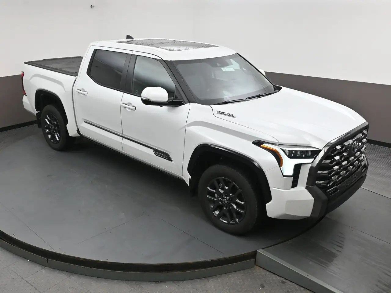Toyota Tundra снимка Toyota Tundra