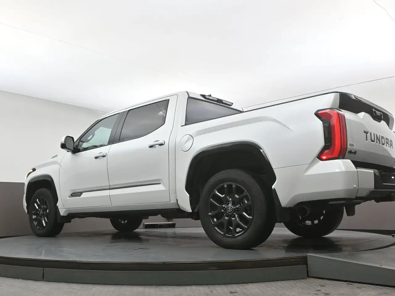 Toyota Tundra снимка Toyota Tundra