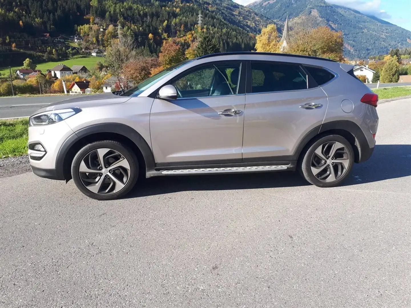 Hyundai TUCSON Platin Launch 2,0 CRDi 4WD MT 820l Weiß - 2