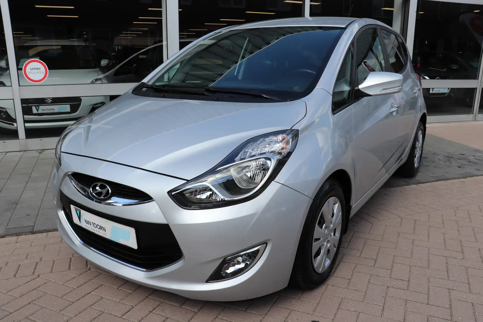Hyundai iX20 1.6i i-Motion automaat. Trekhaak, dealeronderhoude Grijs - 2