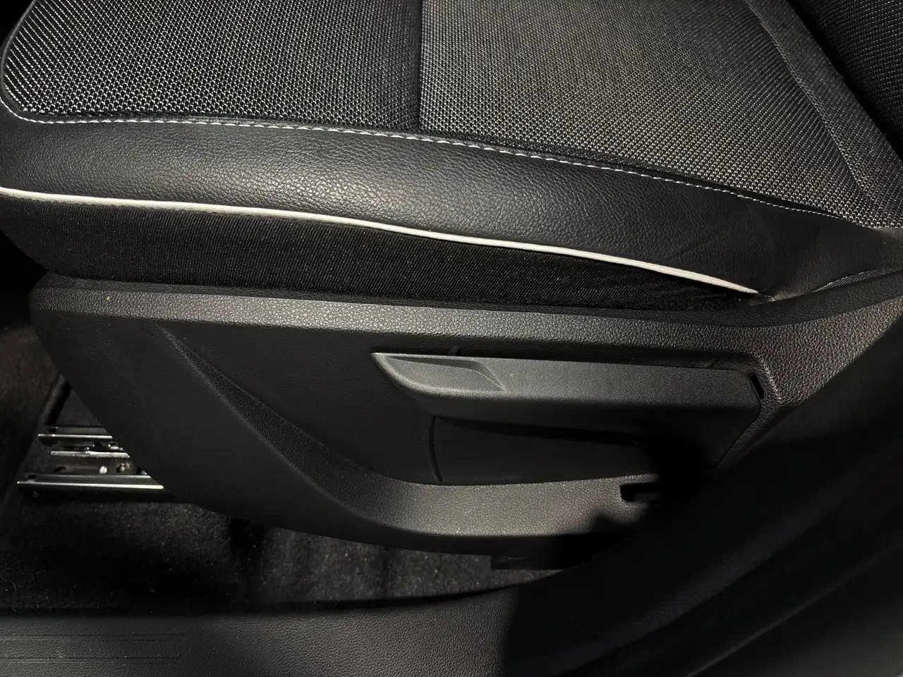 Renault Captur Plug-in Hybrid E-Tech 160 CV Techno, миниатюра 24
