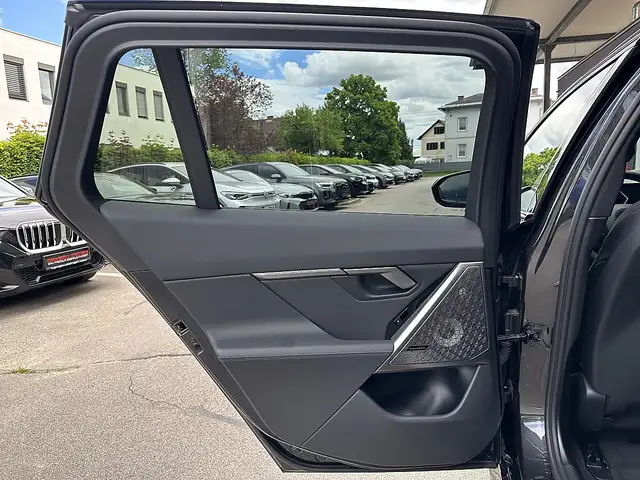 BMW 520 i Touring M-Paket PRO Aut. / AHK / Pano / Iconi... Ansicht 13