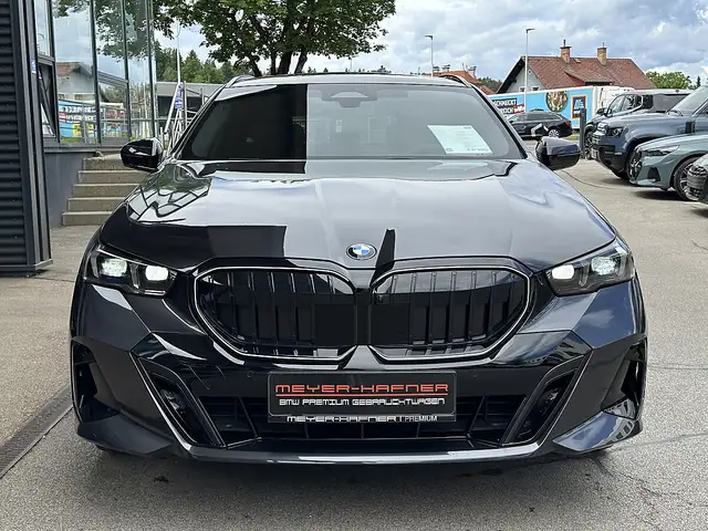 BMW 520 i Touring M-Paket PRO Aut. / AHK / Pano / Iconi... Ansicht 4