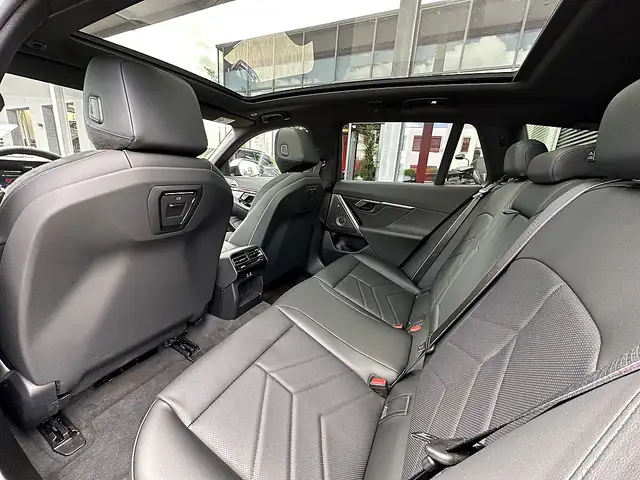 BMW 520 i Touring M-Paket PRO Aut. / AHK / Pano / Iconi... Ansicht 15