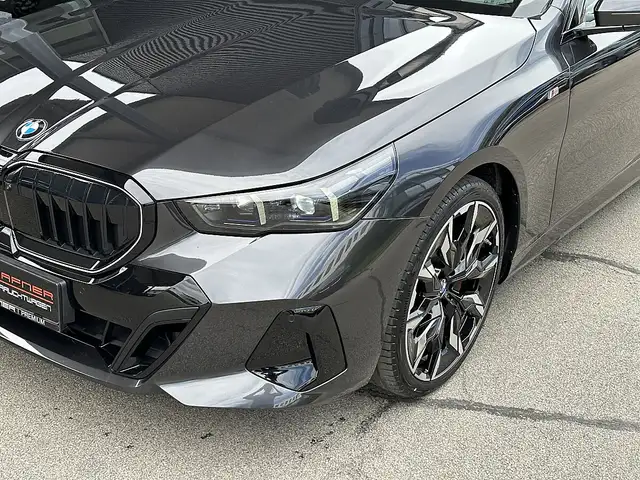 BMW 520 i Touring M-Paket PRO Aut. / AHK / Pano / Iconi... Ansicht 5