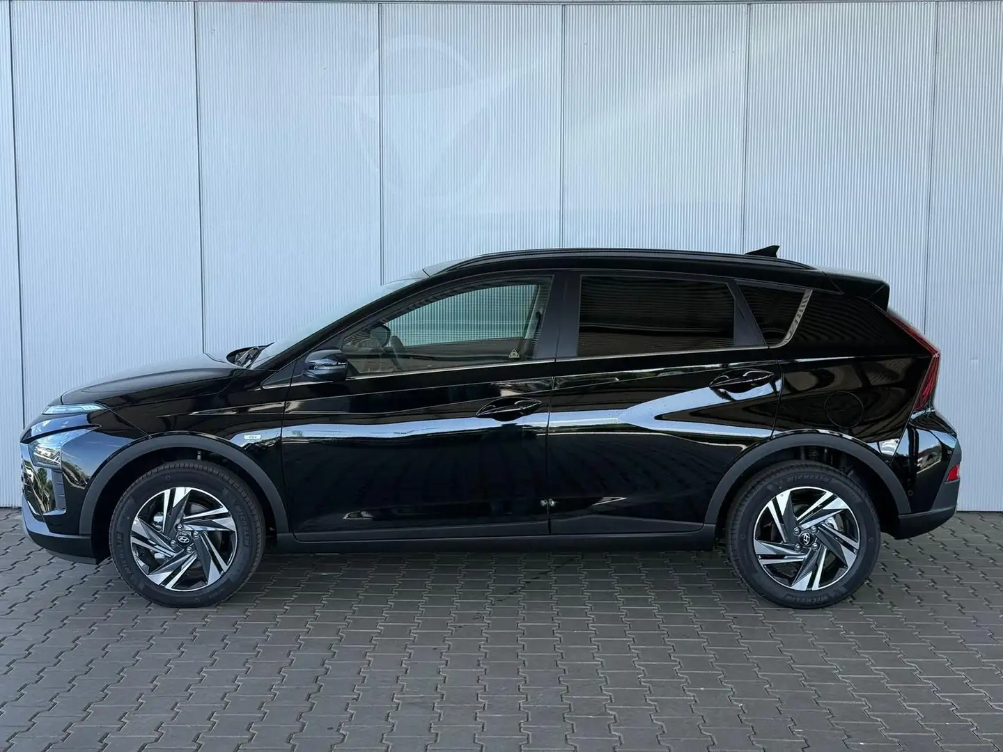 Hyundai BAYON Bose Navi Kam PDC vo Shzg Lkrhzg Garantie Negro - 2