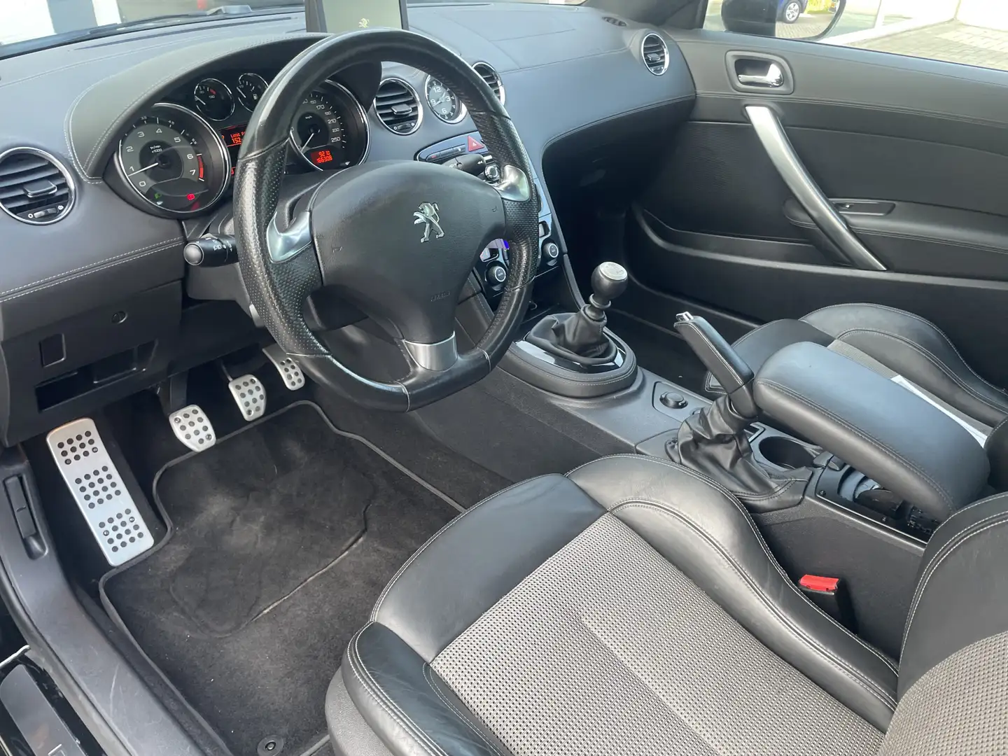 Peugeot RCZ 1.6 THP 50% deal 4.975,- ACTIE Xenon / Half leder Černá - 2