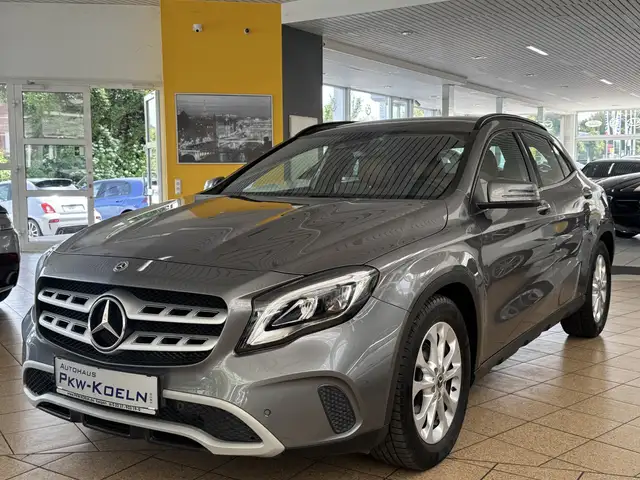Mercedes-Benz GLA 180 7 G DCT*LEDER*KAMERA*KEY GO*NAVi*LED*PDC