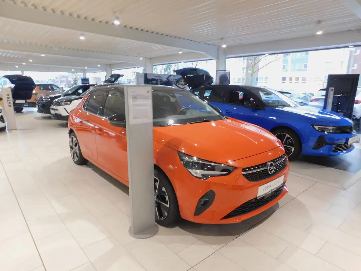 Opel Corsa F e First Edition - ELEKTRO/LED/KAMERA Orange - 1