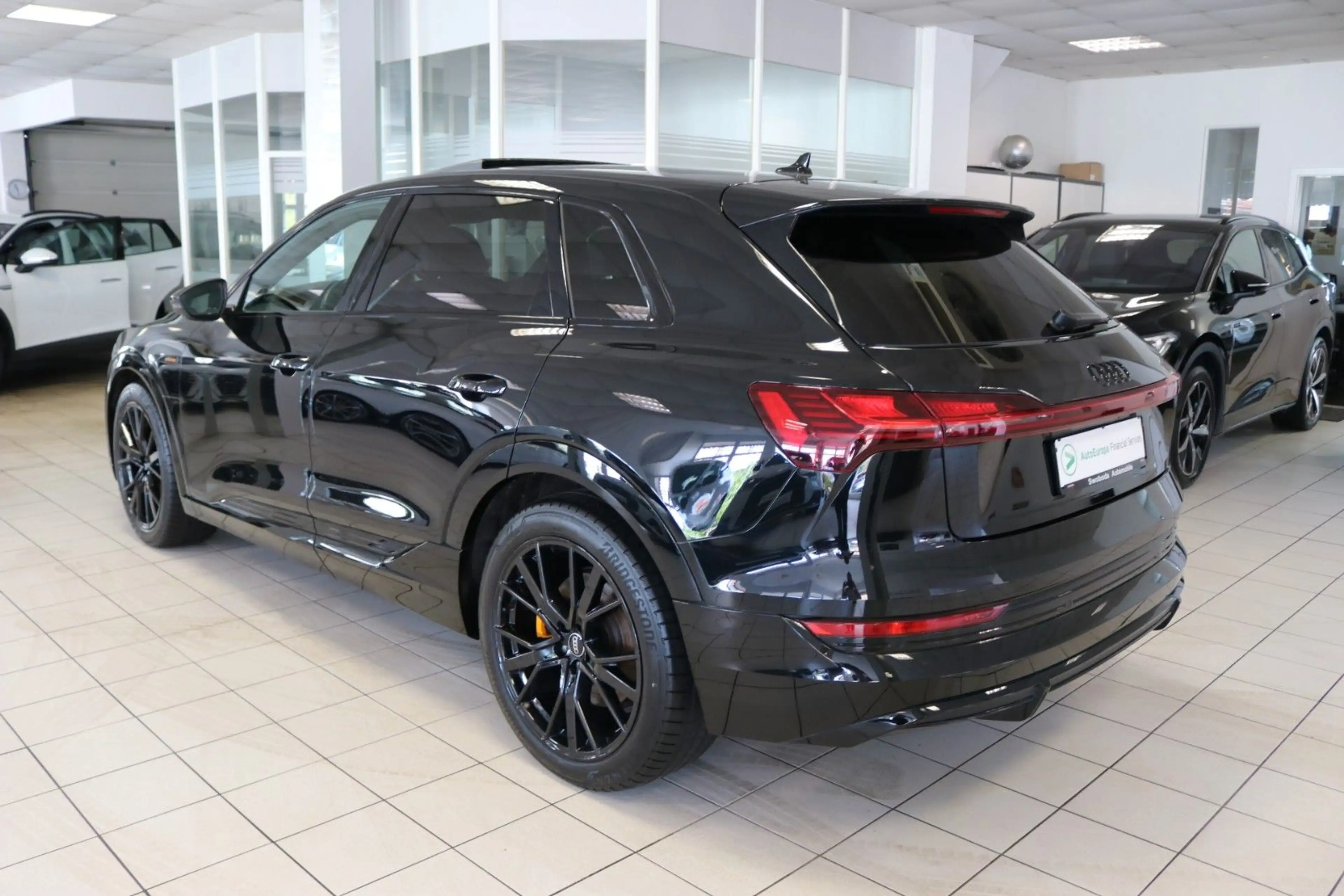 Audi e-tron 55 q. S-Line Black Edition AHK Pano Luft — photo 8
