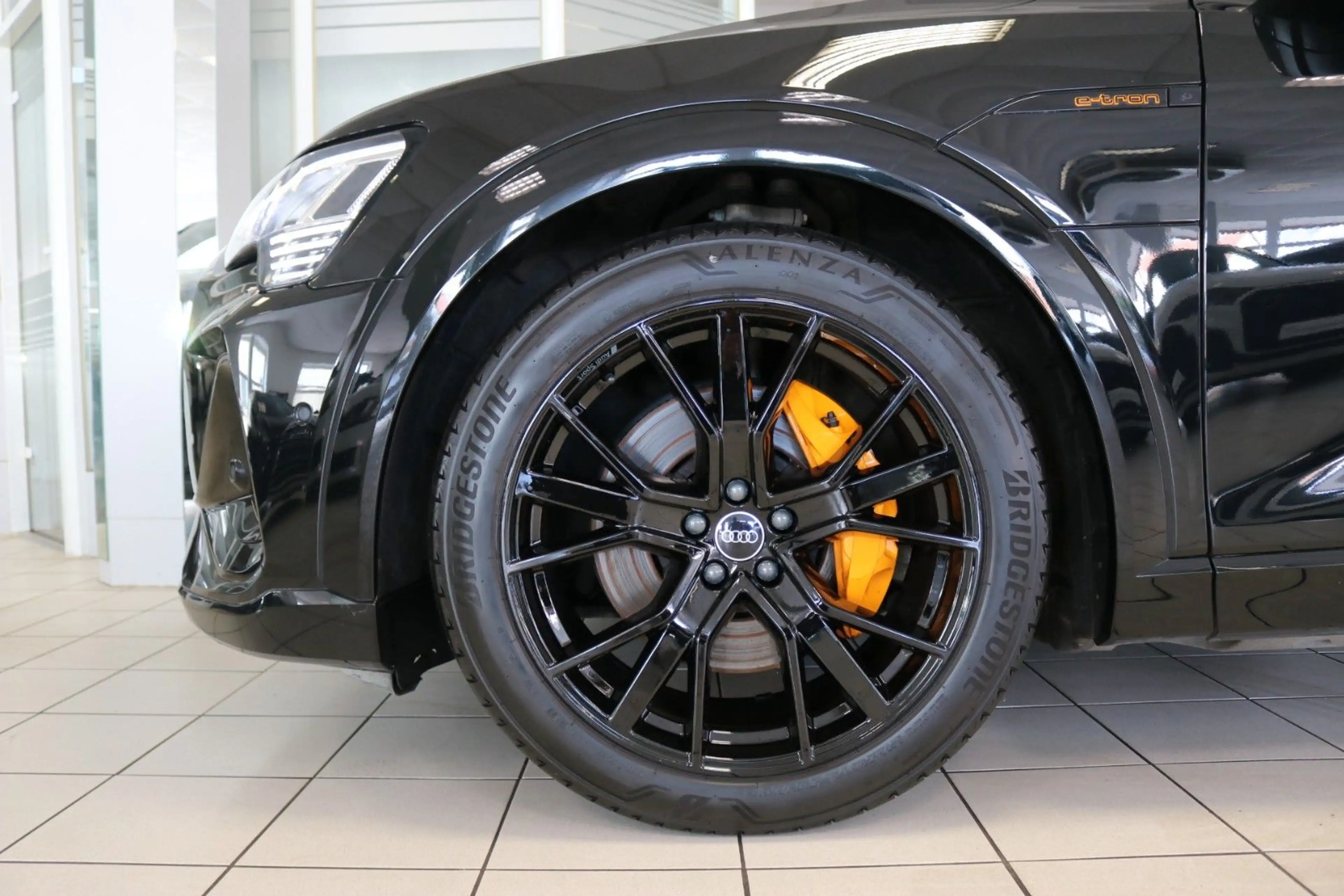 Audi e-tron 55 q. S-Line Black Edition AHK Pano Luft — photo 4