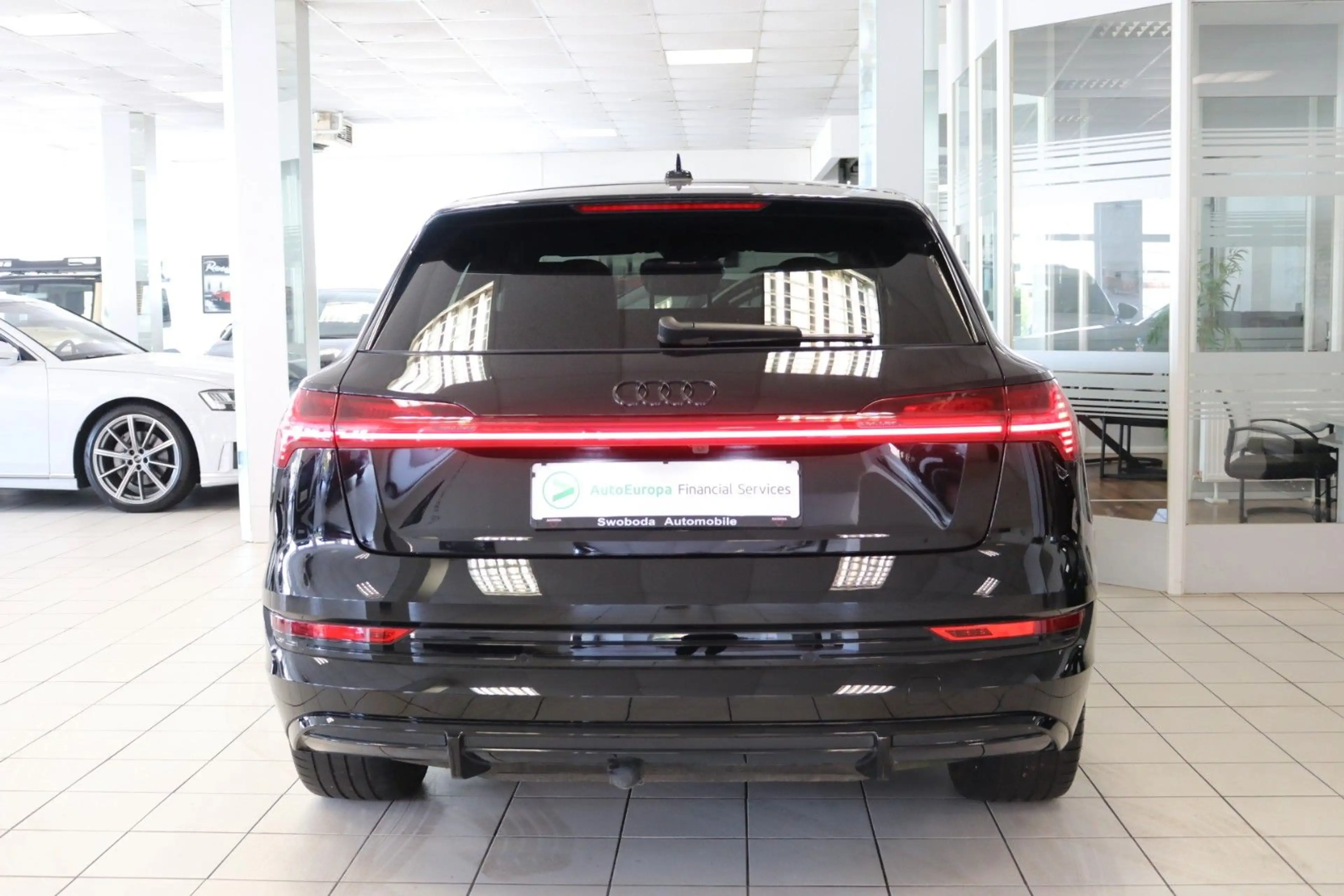 Audi e-tron 55 q. S-Line Black Edition AHK Pano Luft — photo 6